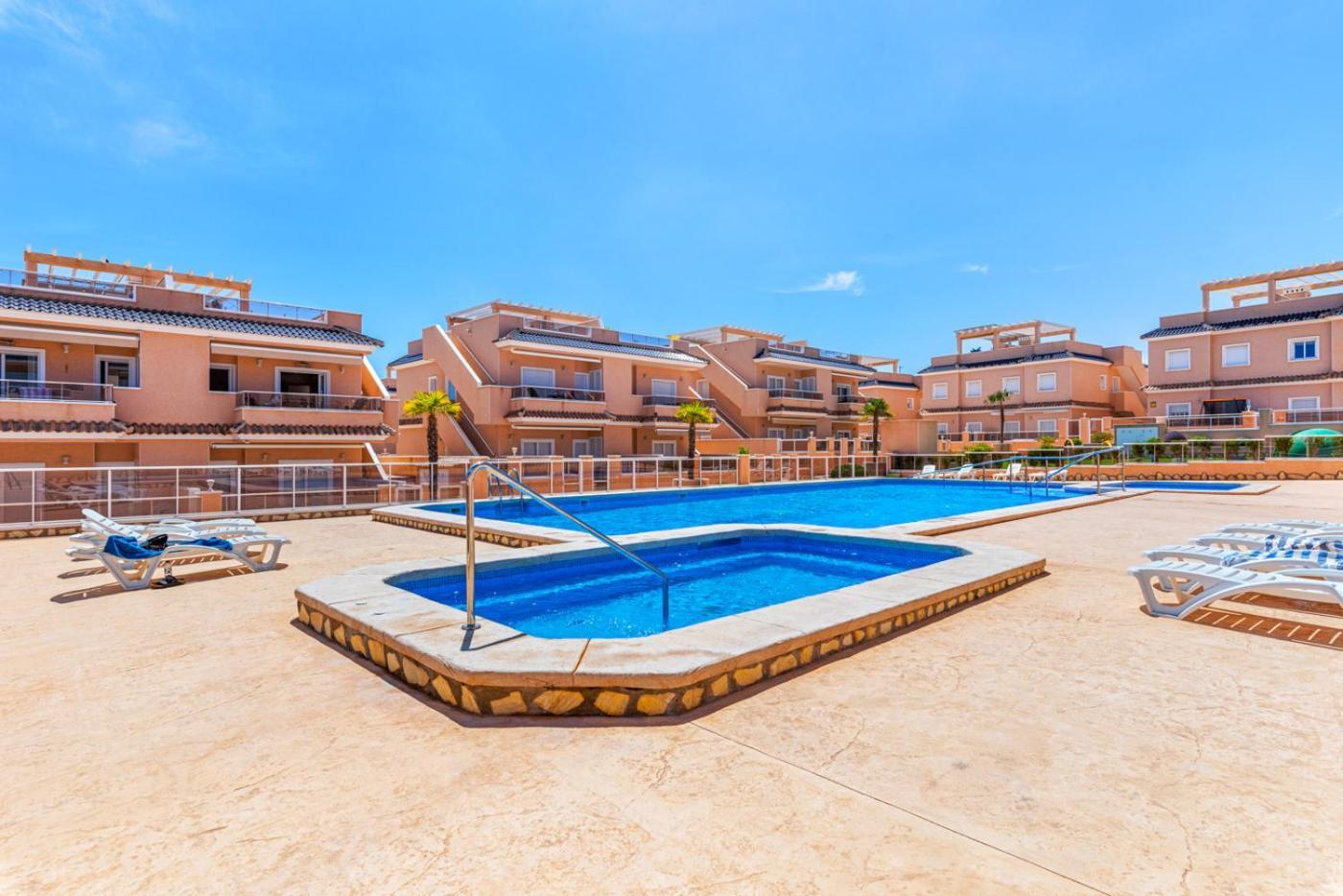 Apartments Punta Prima Indoor & Outdoor Pool Торевьиа Экстерьер фото