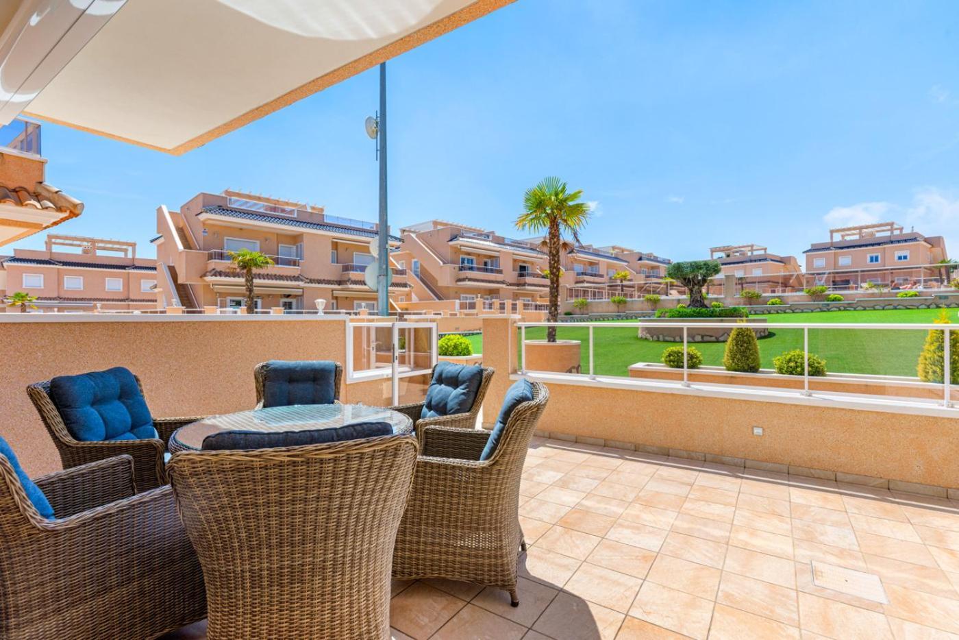 Apartments Punta Prima Indoor & Outdoor Pool Торевьиа Экстерьер фото